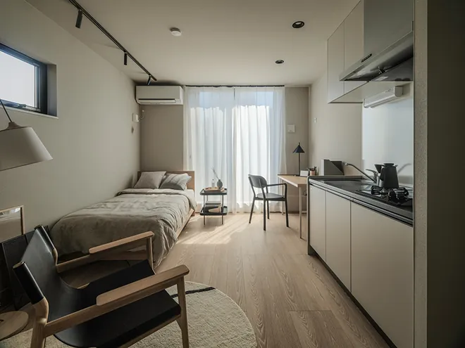 家具を置いた住戸の室内